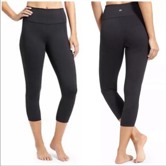 Athleta Pants - Athleta Salutation Yoga Capri Powervita Crop Leggings Tights 591383 Black M